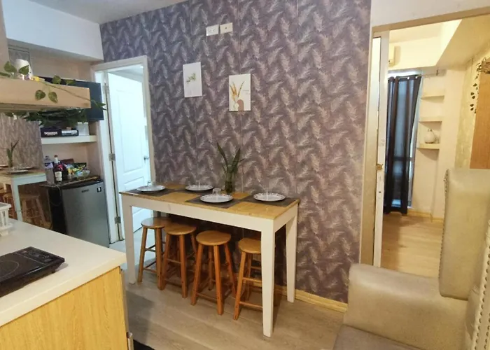 Azure Urban Resort With Wifi And Netflix