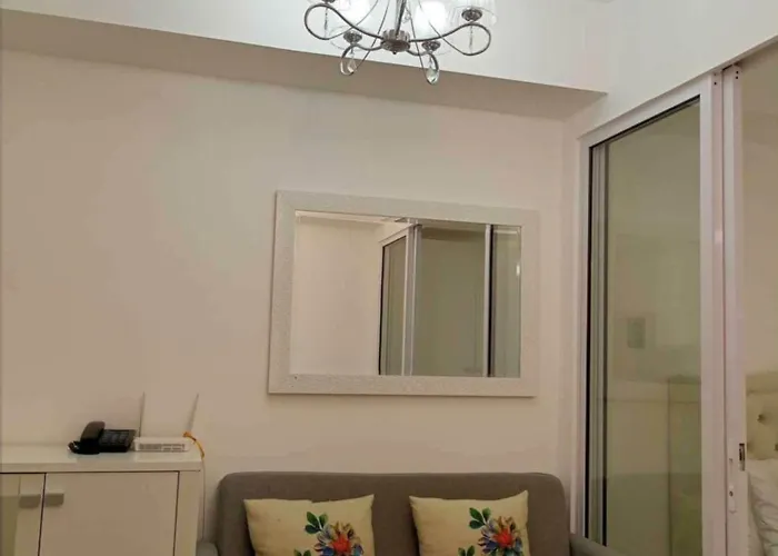 Azure Urban Resort With Wifi And Netflix
